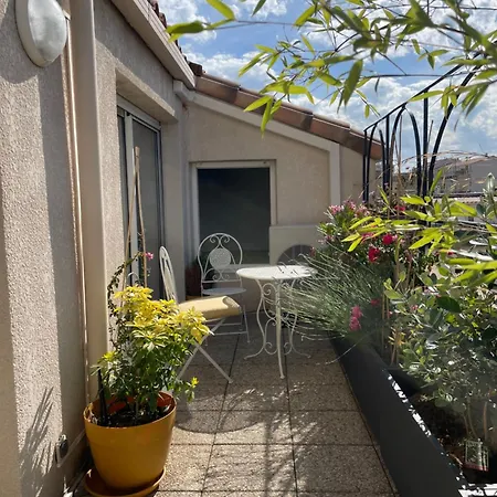 Prado Spacious And Sunny Loft In Apartment