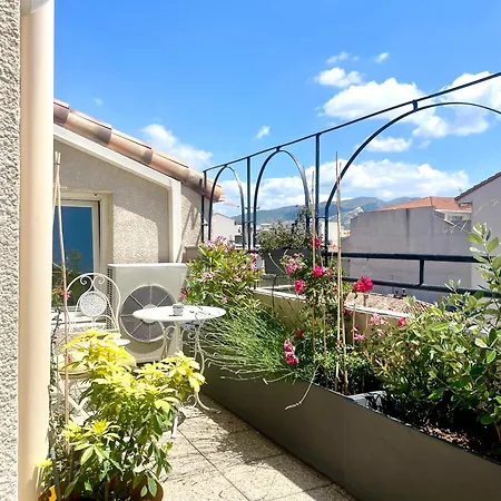 Prado Spacious And Sunny Loft In Apartment